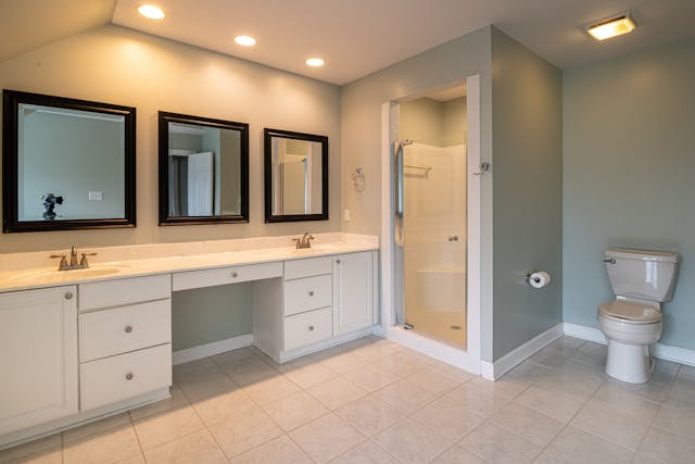 A spacious bathroom